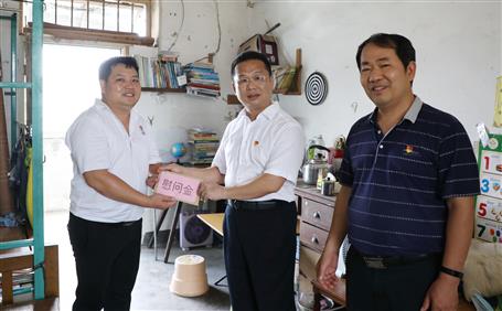 ��˾�򵼡���һ��ǰο���������⵳Ա���ϵ�Ա