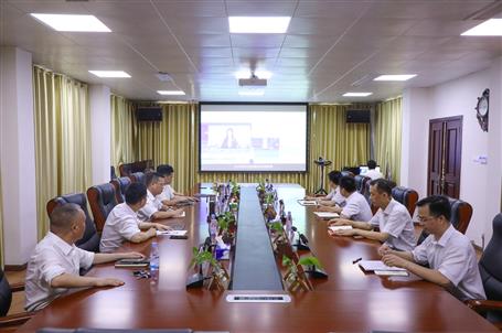 ��˾�򵼰���ԢĿ������ҵ��ʾ����Ƭ