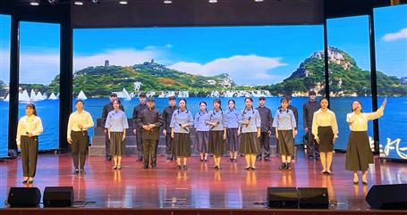 ұ����˾�ٻ�������ʫ�����н�����Ƚ�